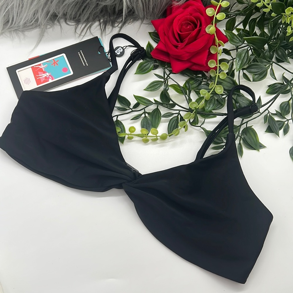NWT Blackbough bikini top size S